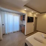 Hotel Time *